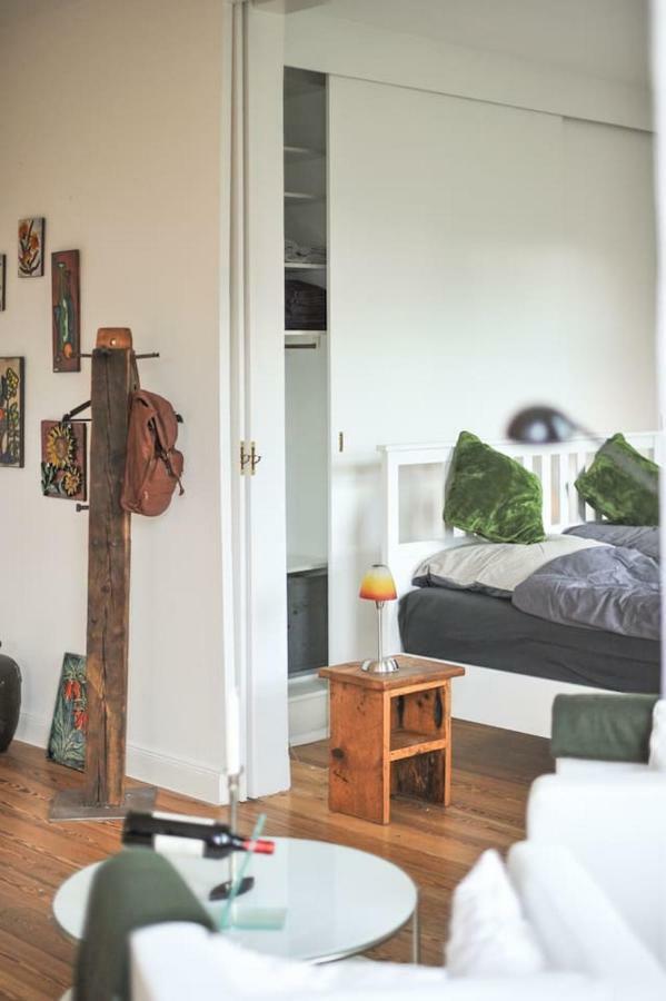 Kanalvilla - Urlaub am Nord-Ostseekanal - zwei Ferienwohnungen im Angebot- eine im Dachgeschoss und eine Wohnung mit Garten Sehestedt  Exterior foto
