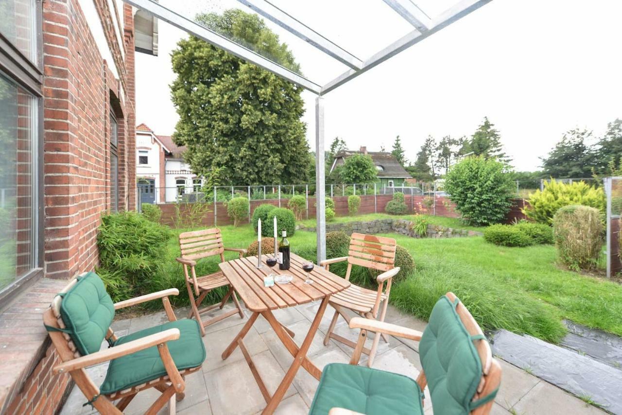 Kanalvilla - Urlaub am Nord-Ostseekanal - zwei Ferienwohnungen im Angebot- eine im Dachgeschoss und eine Wohnung mit Garten Sehestedt  Exterior foto