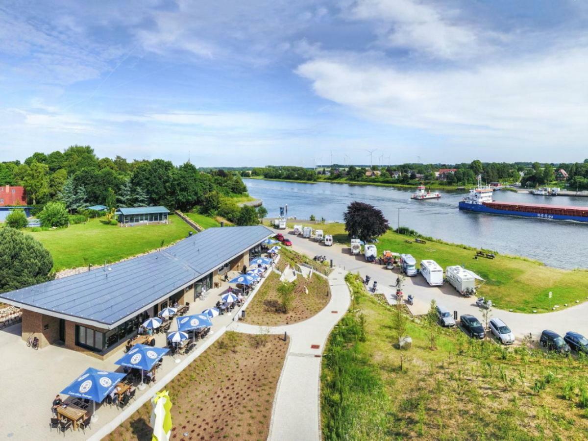 Kanalvilla - Urlaub am Nord-Ostseekanal - zwei Ferienwohnungen im Angebot- eine im Dachgeschoss und eine Wohnung mit Garten Sehestedt  Exterior foto